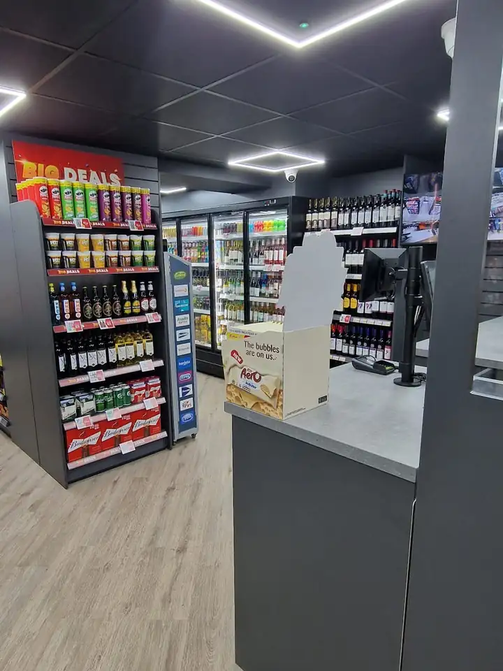 Modern convenience store till counter fitted by Shopstore